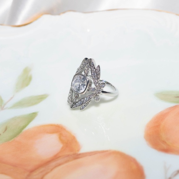✨Anthropologie Victoria Dragonflies Ring - Picture 7 of 8